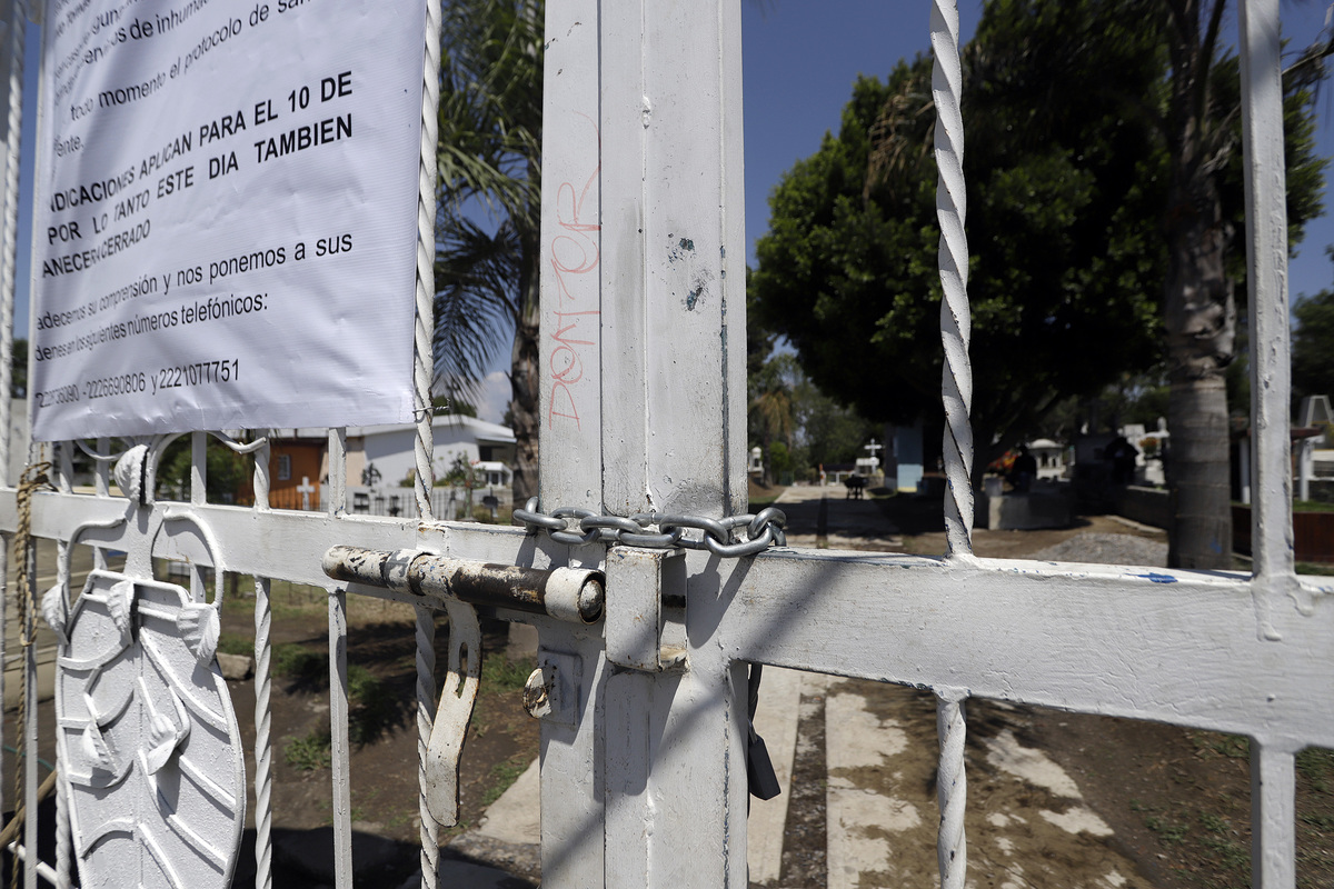 Algunos municipios de Puebla ya anunciaron que no abrirán los panteones para el Día de Muertos. (Agencia Enfoque)