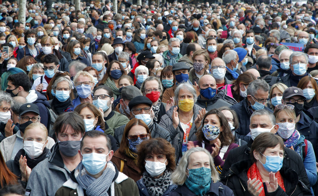 La pandemia de covid-19 no ha desparecido en transmisión alrededor del mundo. (AP)