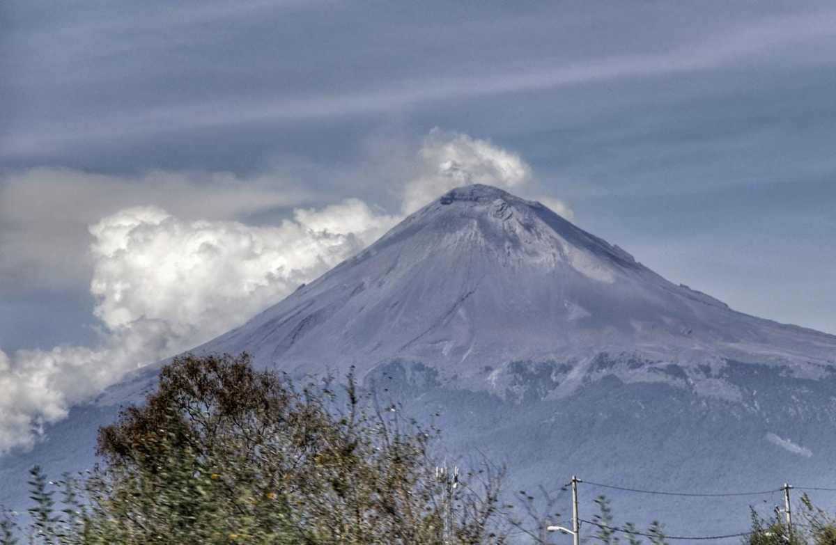 Vista del volcán Popocatépetl desde San Andrés Cholula. (Melanie Torres)