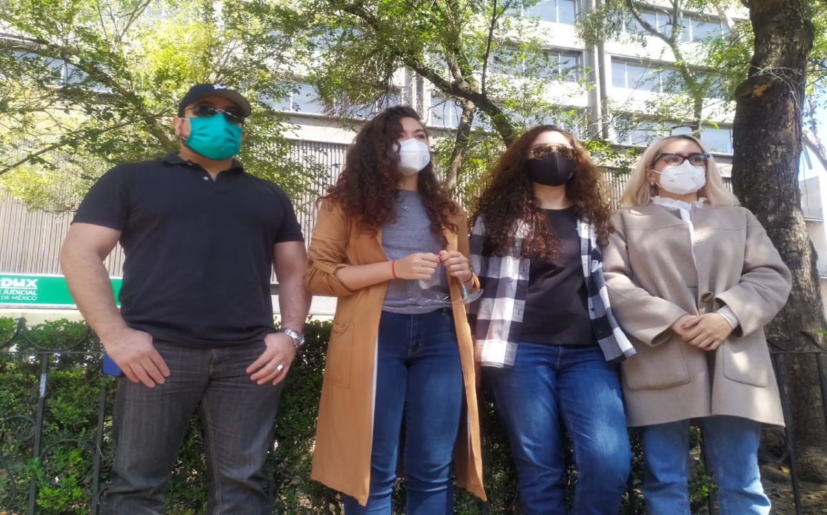 Familiares de la ex dueña del colegio colapsado en 2017./ Iván Ramírez