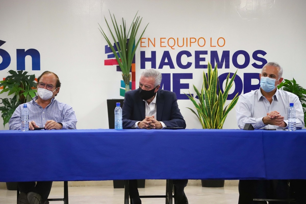 Jorge Zermeño Infante se reunió con el secretario de salud del Estado, Roberto Bernal Gómez. (Especial)