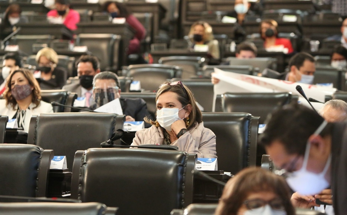 Los senadores durante la sesión sobre la extinción de fideicomisos. (Cuartoscuro)