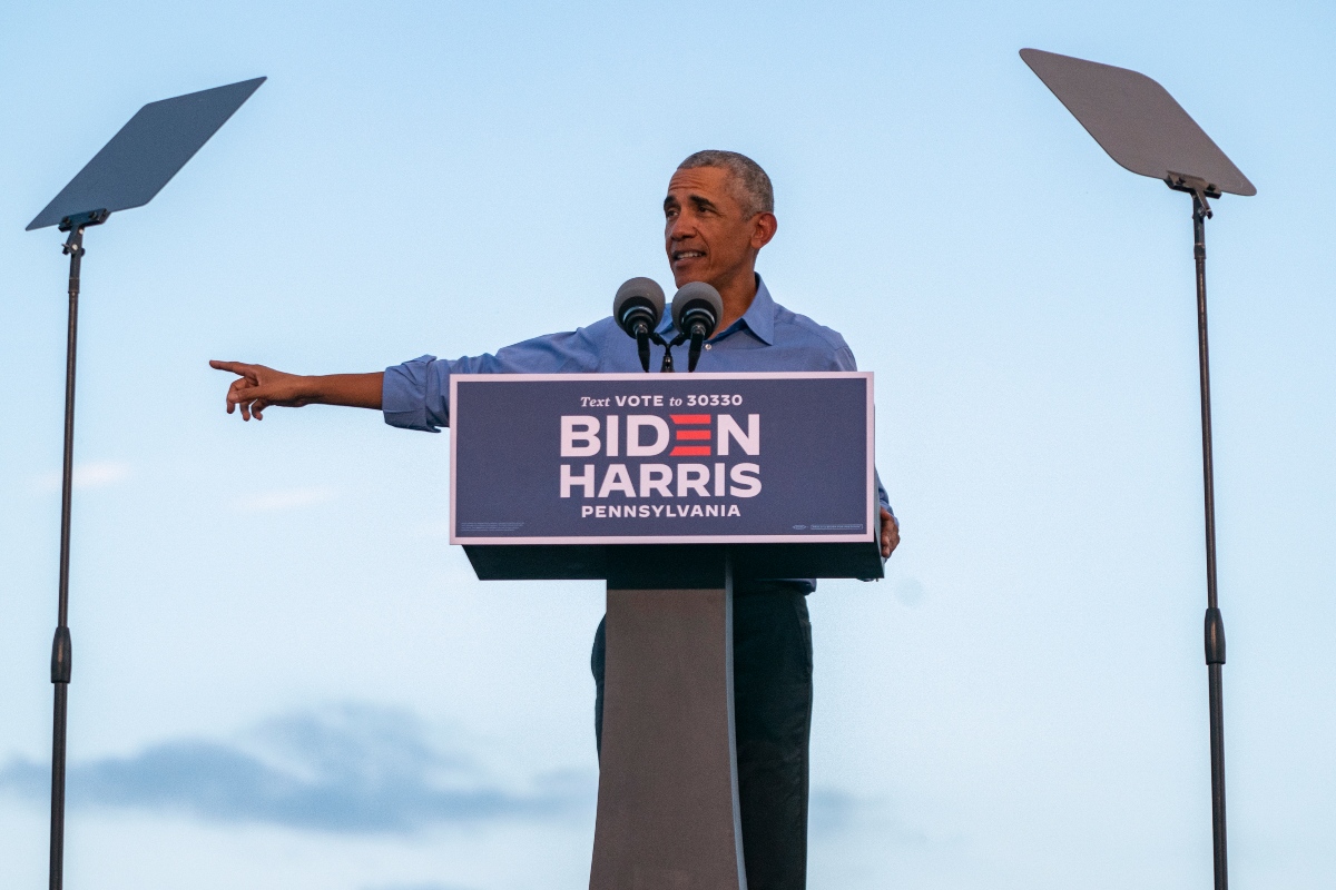 Obama hizo su primera aparición en un acto de campaña de Joe Biden, quien busca la presidencia de EU. (AFP)