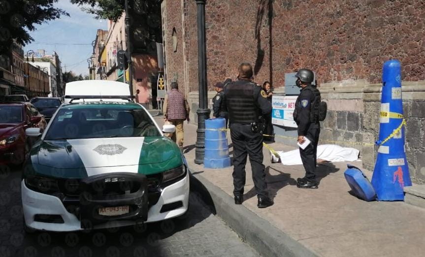Tras sufrir infarto, hombre muere en calles del Centro Histórico | Especial