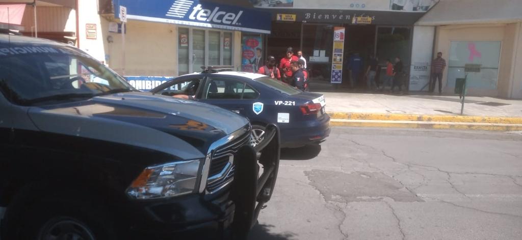 Los sujetos supuestamente realizaron disparos para llevarse diversos equipos celulares del Telcel de Plaza Loreto. (Especial)