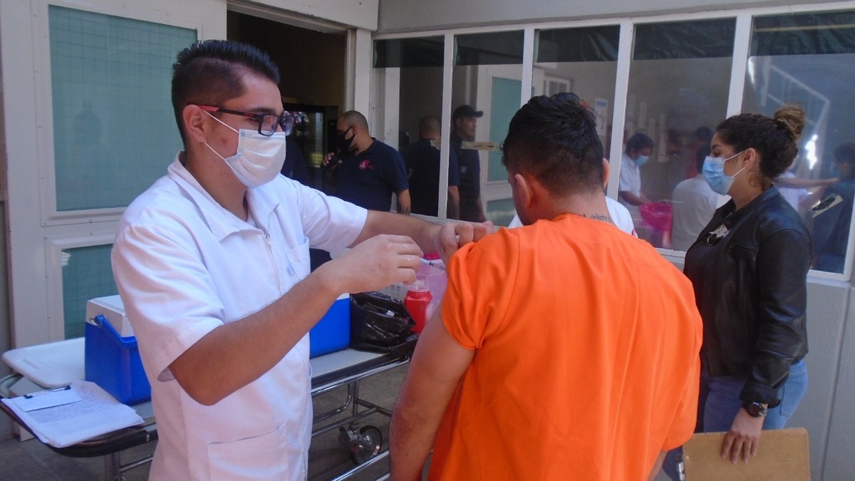 Vacunación a personas privadas de la libertad en Jalisco (Cortesía)