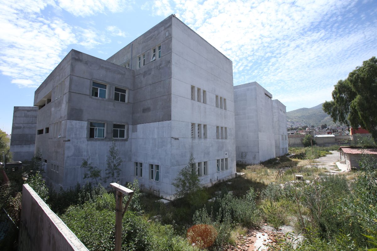 En Ecatepec la escena se repite en el Instituto de Oncología que debía haberse inaugurado hace 5 años. (Juan Carlos Bautista)