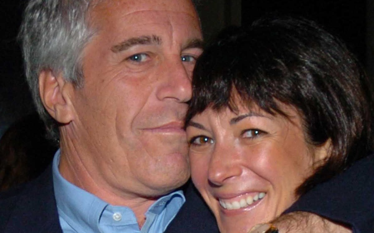 Ghislaine Maxwell y Jeffrey Epstein (Reuters)