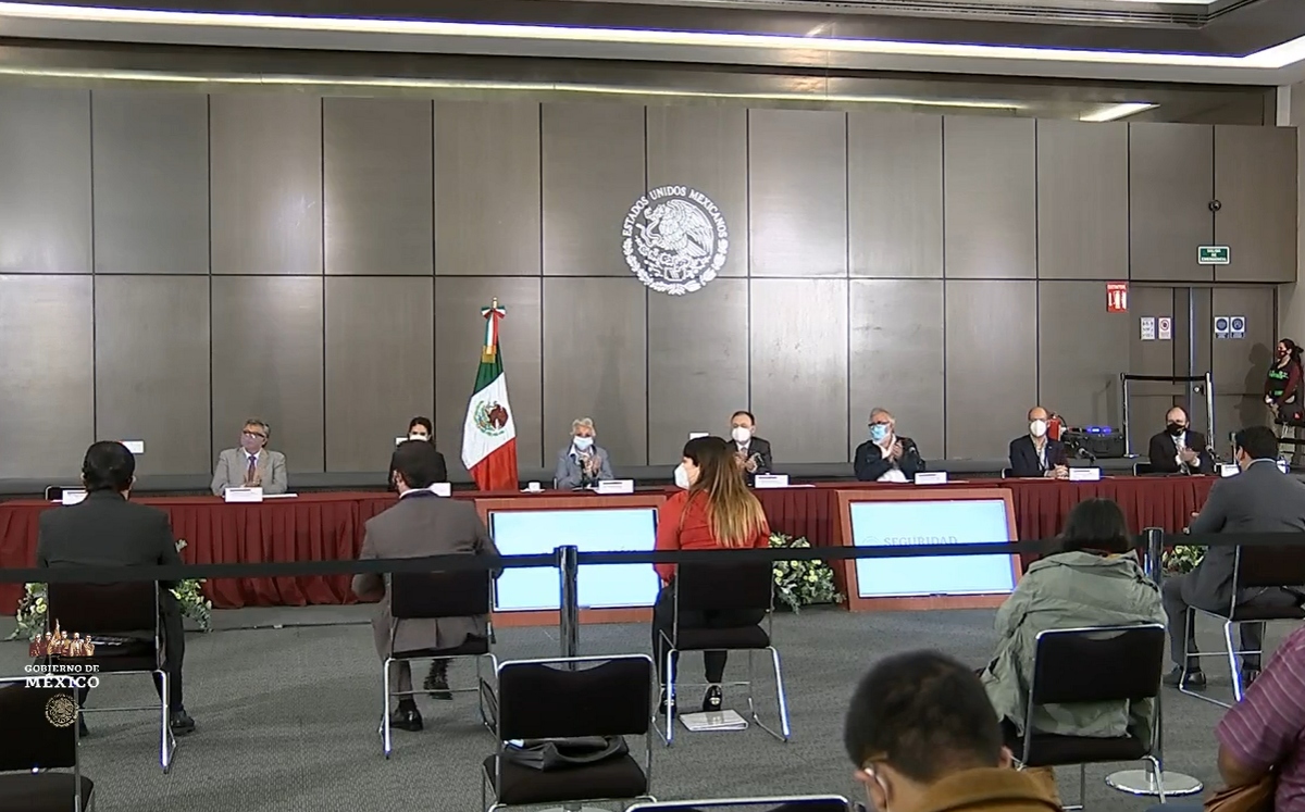 Integrantes de la Segob y la SSPC durante a firma del convenio. (Especial)