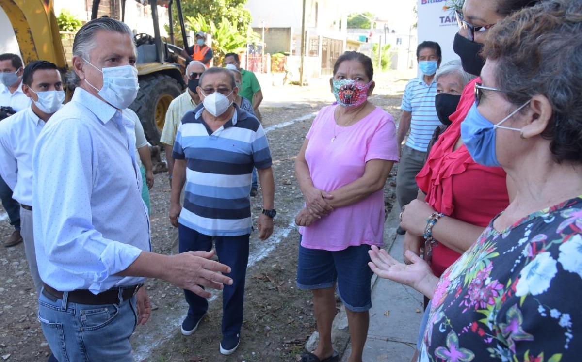 Jesús Nader entrega obra de pavimentación en Tampico. (Cortesía)