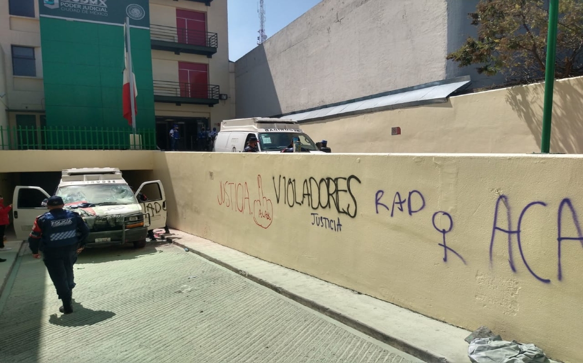 Las mujeres acudieron con el rostro cubierto y vestidas de negro. /César Velázquez