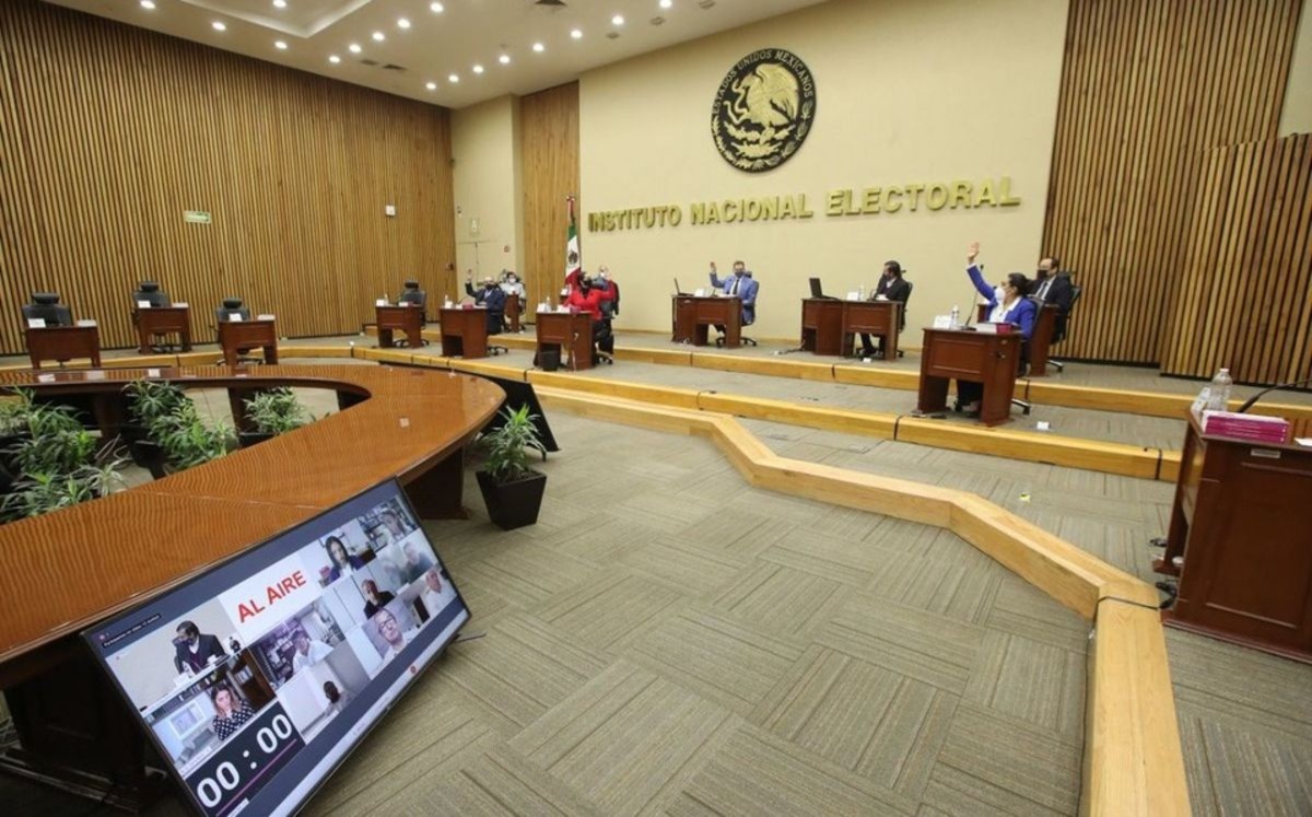 Congreso solicita al INE emitir convocatoria para consulta sobre juicio a actores políticos