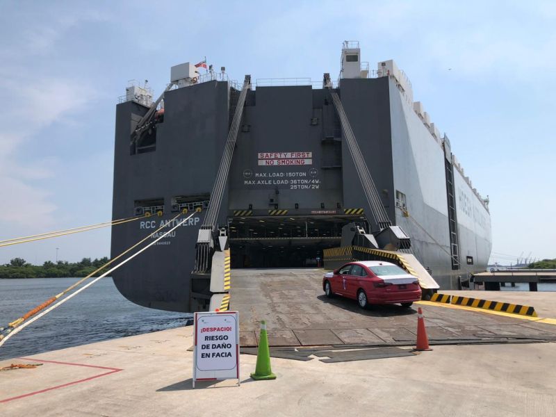 La exportación marítima de vehículos producidos en Puebla será desde el puerto de Lázaro Cárdenas, Michoacán. (Especial)