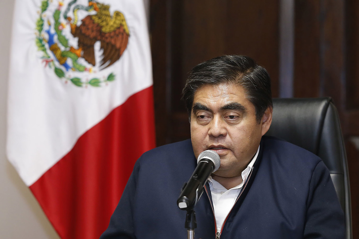 Gobernador de Puebla, Miguel Barbosa Huerta en rueda de prensa. (Especial)