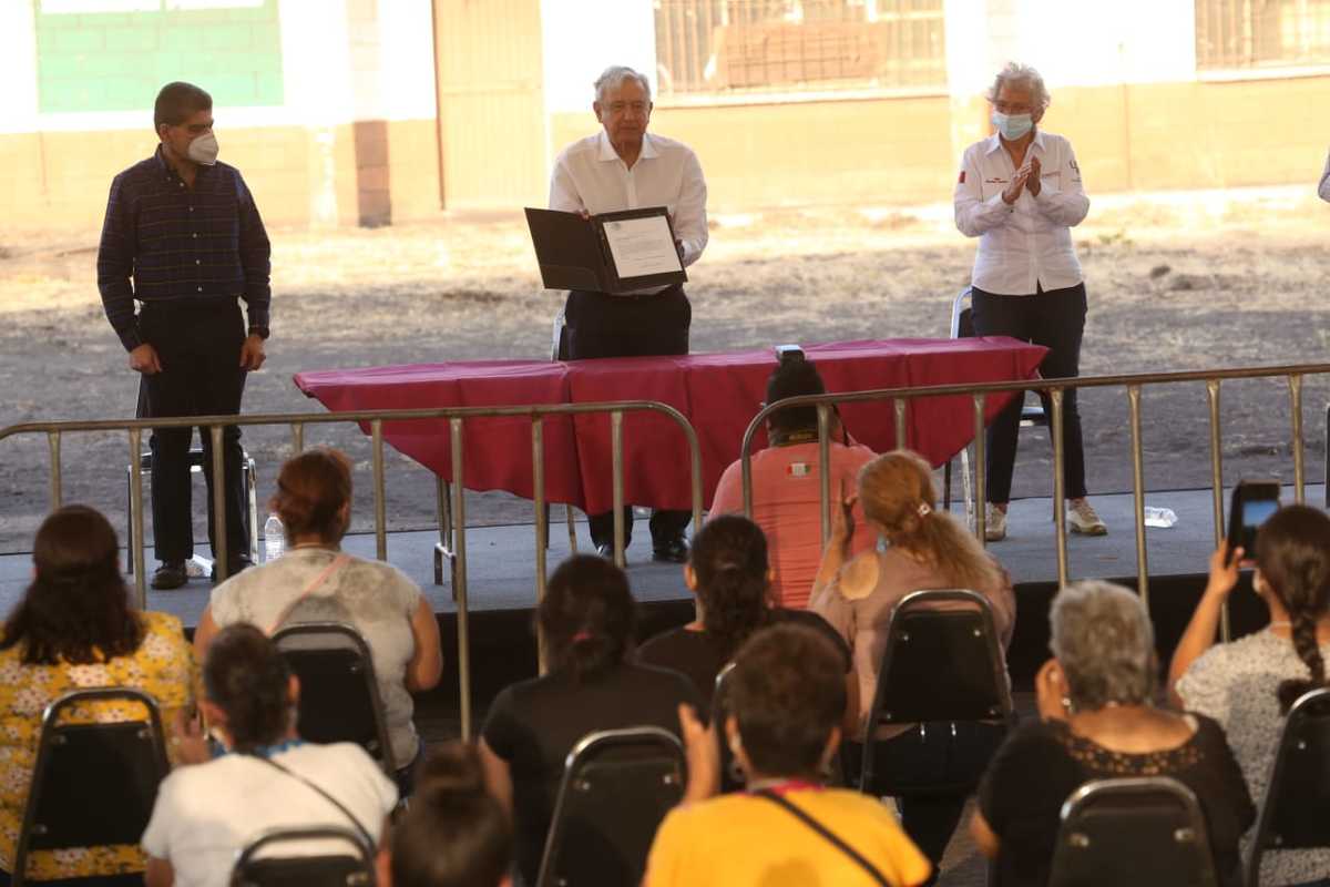 El Presidente firmó la carta intención para pagar la indemnización a las 65 familias de los mineros fallecidos en Pasta de Conchos . (Octavio Hoyos)