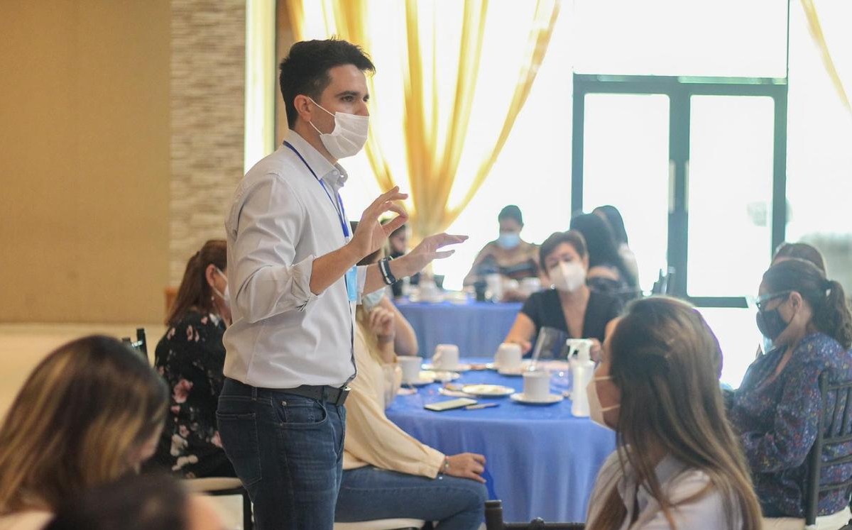 Carlos Fernández encabezó el foro de mujeres panistas en Ciudad Madero. (Cortesía)