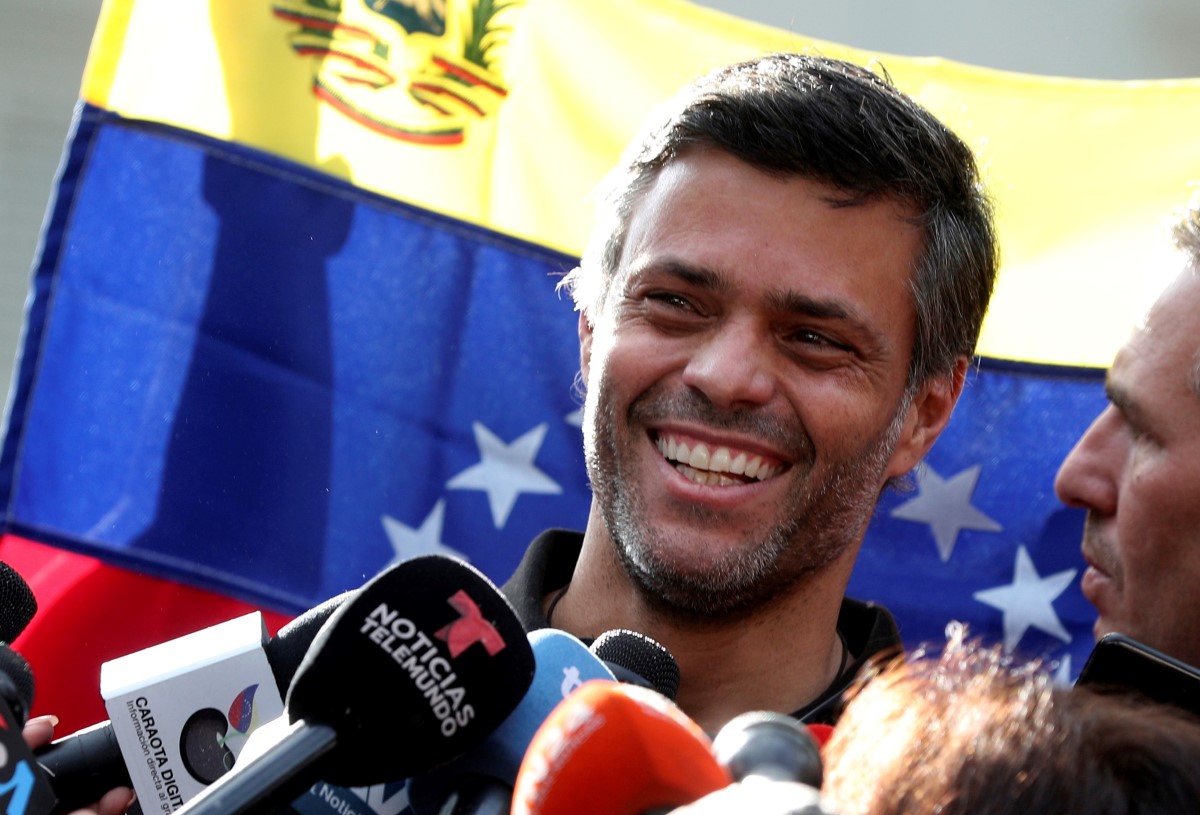 Leopoldo López dejó Venezuela ayer.  | AP