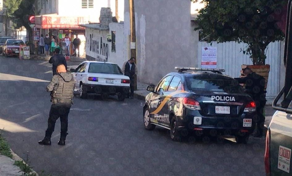 La víctima fue encontrada a bordo de un Tsuru color blanco. (Jorge Becerril)