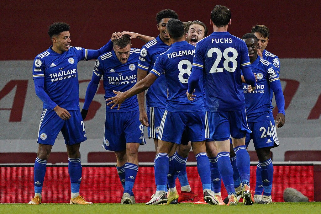 Leicester City venció al Arsenal en el Emirates Stadium (AFP)