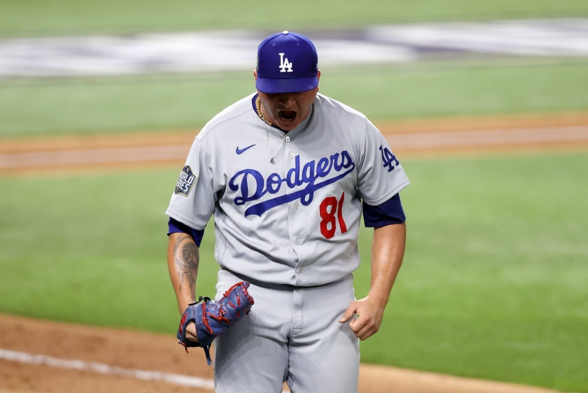 Víctor González, en el juego 5 de la Serie Mundial 2020 (AFP)