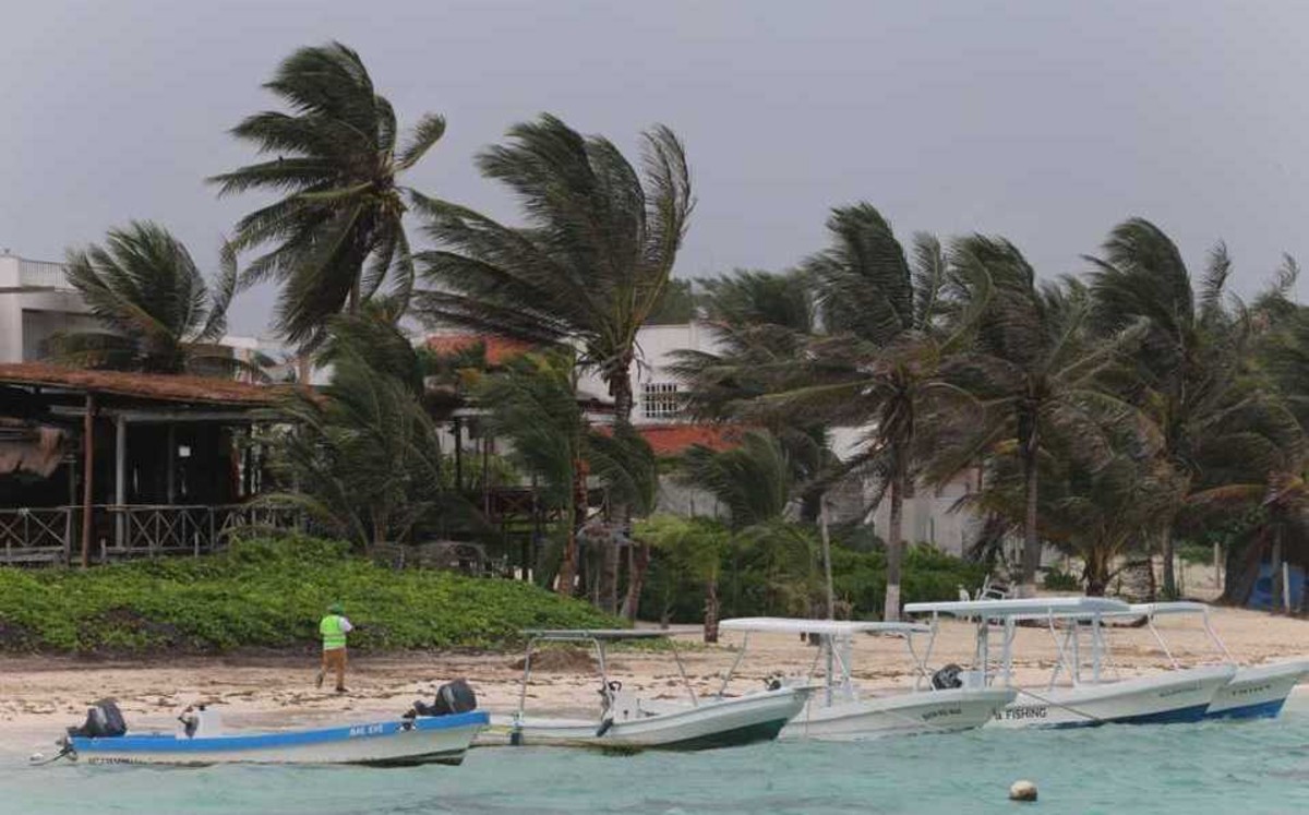 Activan alerta naranja en Quintana Roo por tormenta tropical 'Zeta'