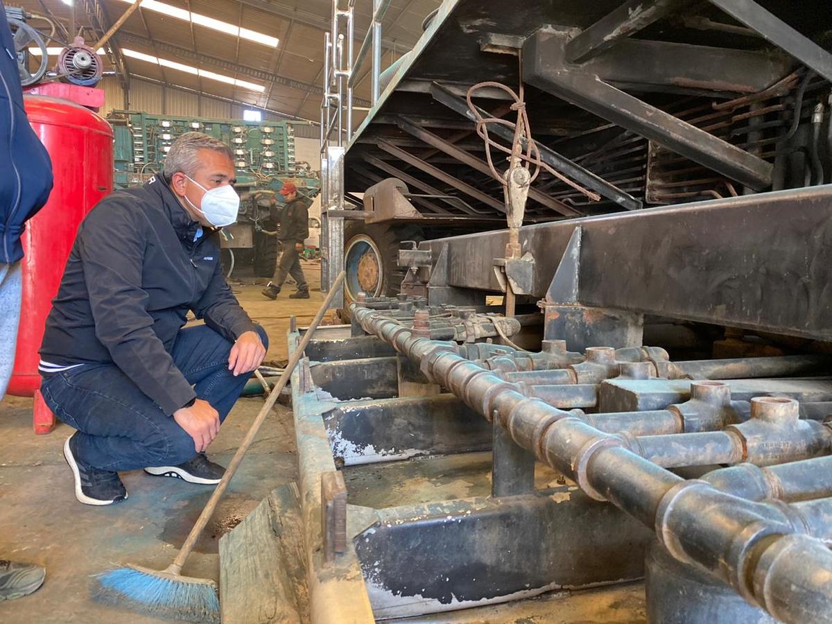 Reparan en Ecatepec máquina abandonada durante 10 años, para pavimentar calles | Especial