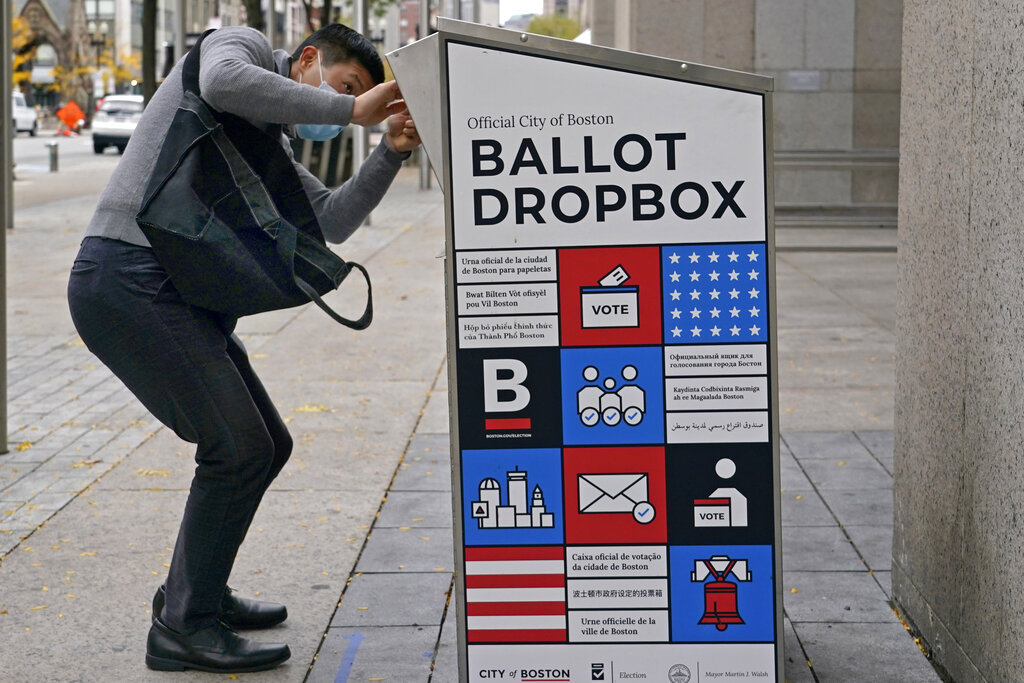 El voto por correo se ha disparado en EU tras la pandemia de covid-19. (AP)