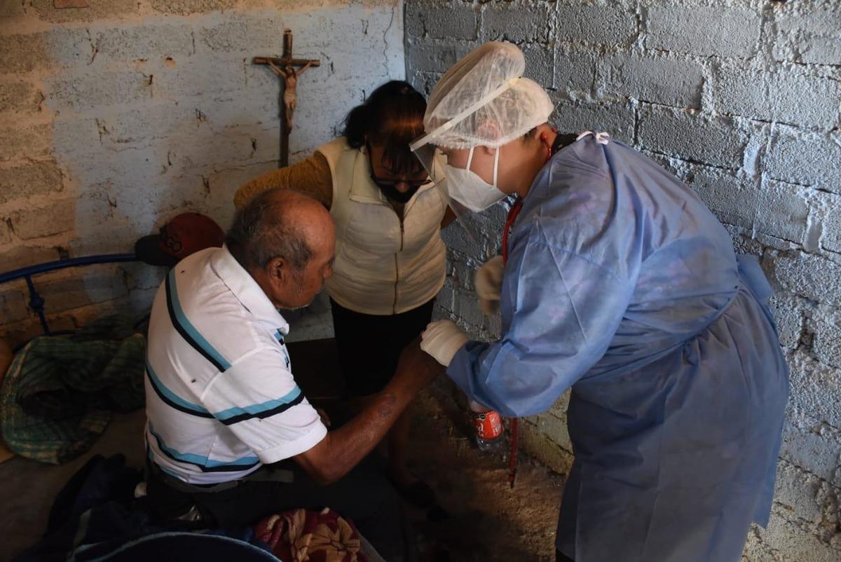 Brinda DIF atención a adulto mayor abandonado en San Juan de Abajo