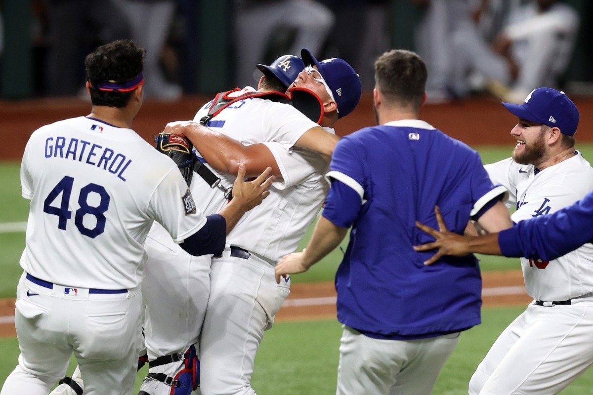 Dodgers, con González y Urías, ganan la Serie Mundial (AFP)