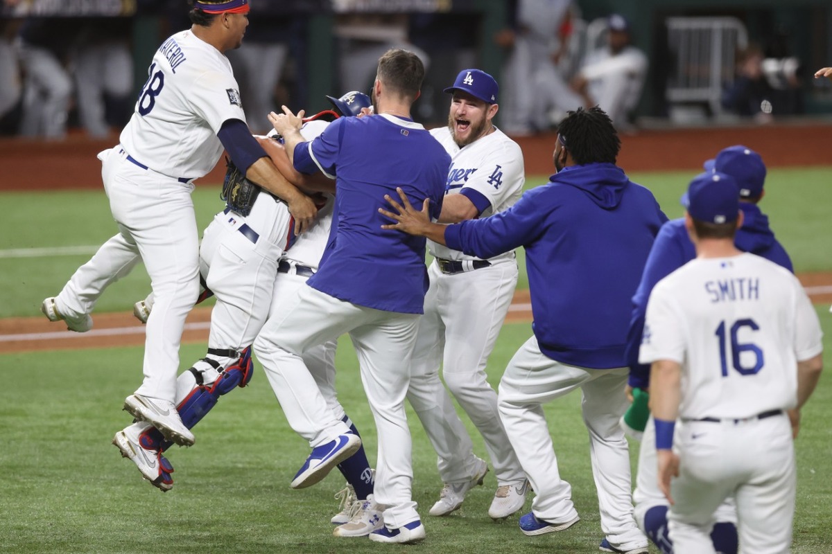 Dodgers, con González y Urías, ganan la Serie Mundial (AFP)