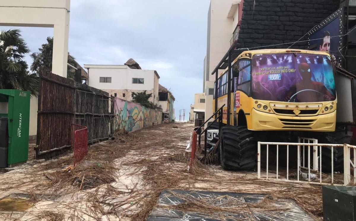 Quintana Roo reporta saldo blanco tras paso de 'Zeta'; playas se mantienen cerradas