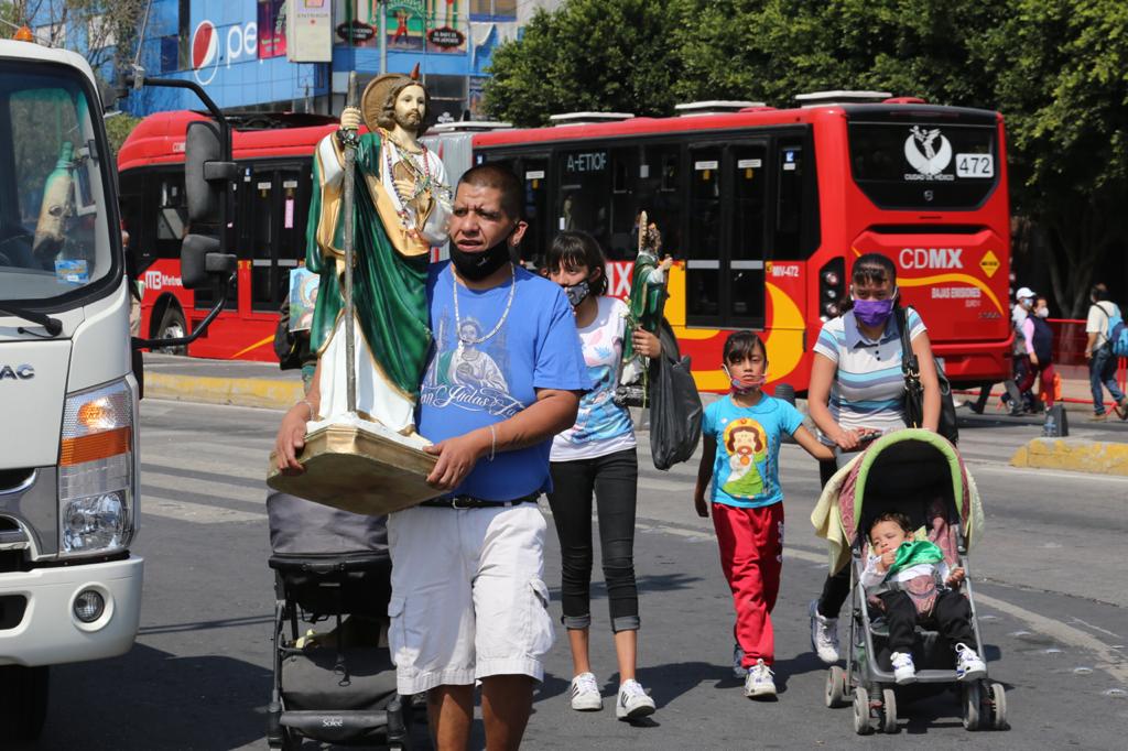 La estación Hidalgo mantiene cerrado su acceso hacia la Plaza de San Hipólito. | Jorge Carballo