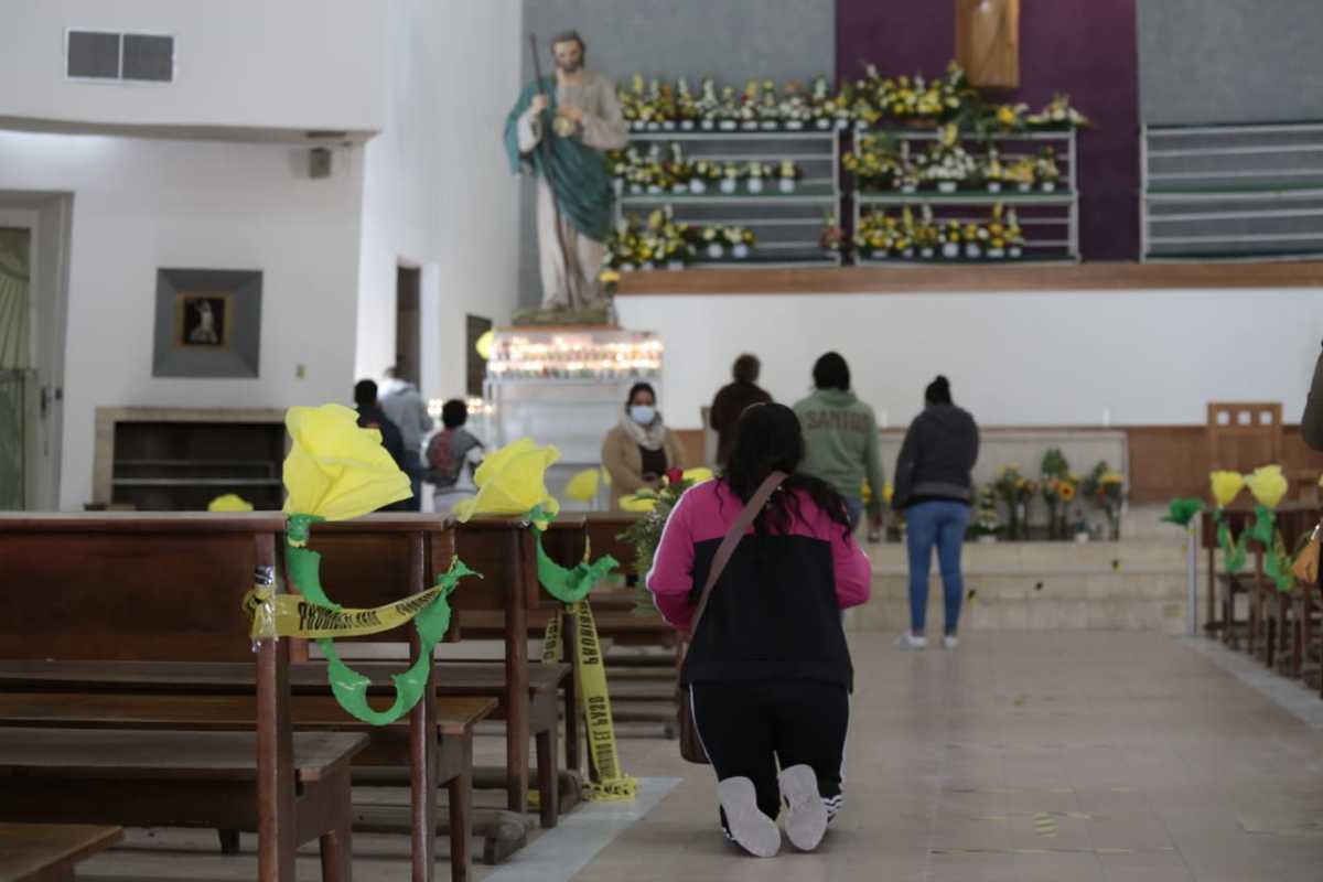 La respuesta de los files católicos ha sido positiva en cuanto al respeto de las medidas sanitarias. (Mauricio Román)