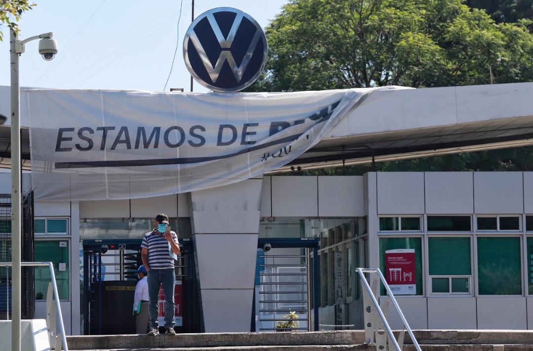 Avanza acuerdo salarial entre la empresa Volkswagen. (Especial)