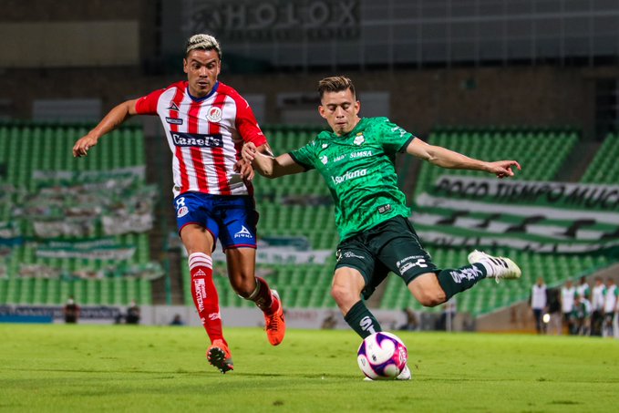 El defensa lateral albiverde resalta lo que están haciendo cada partido. (@clubsantos)