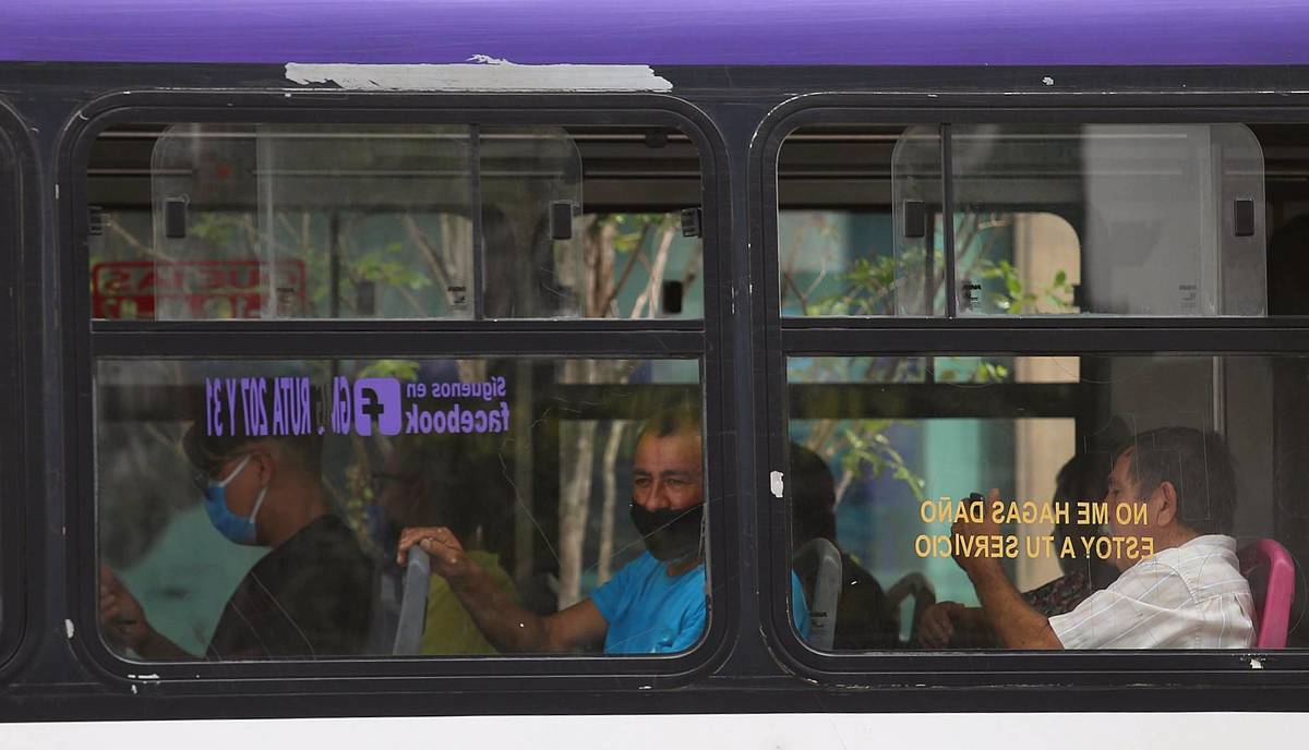 Exigen permiso para subir tarifa al transporte en Nuevo León. Foto: Jorge López.