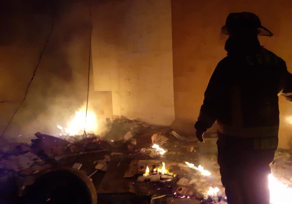 El incendio se originó dentro del local de la Central de Abasto. | Bomberos de CdMx
