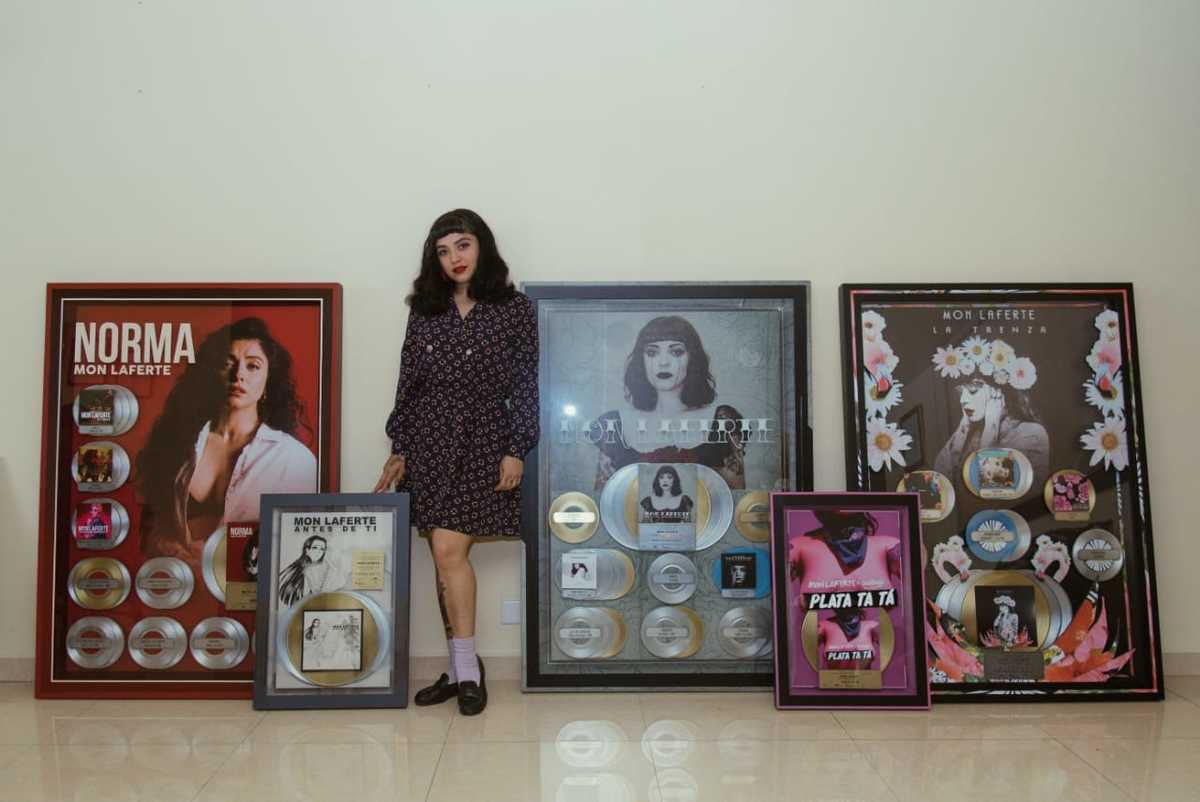 Mon Laferte ha recibido numerosos reconocimientos por el éxito de su material discográfico (ESPECIAL).
