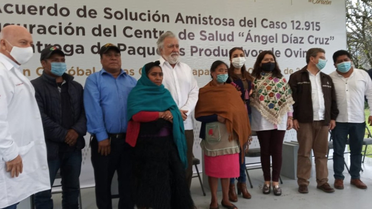Segob hace primera entrega de recursos para reparación del daño en matanza de Acteal