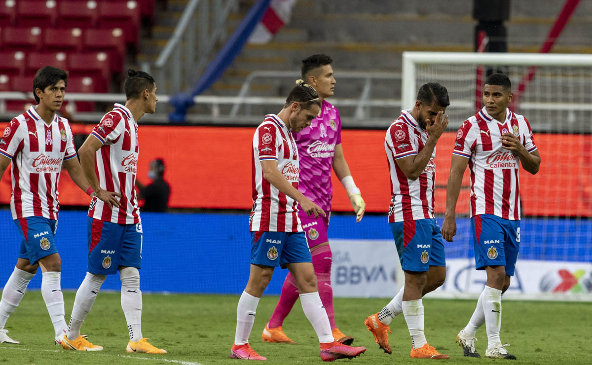 Chivas se mide a los Pumas en busca de victoria que no ha tenido desde el 2017 (Mexsport)