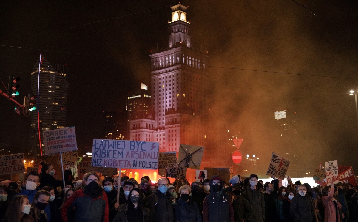 En Polonia, miles de personas protestan contra prohibición del aborto ...