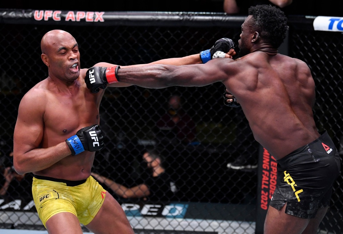 Uriah Hall derrotó a Silva (UFC)