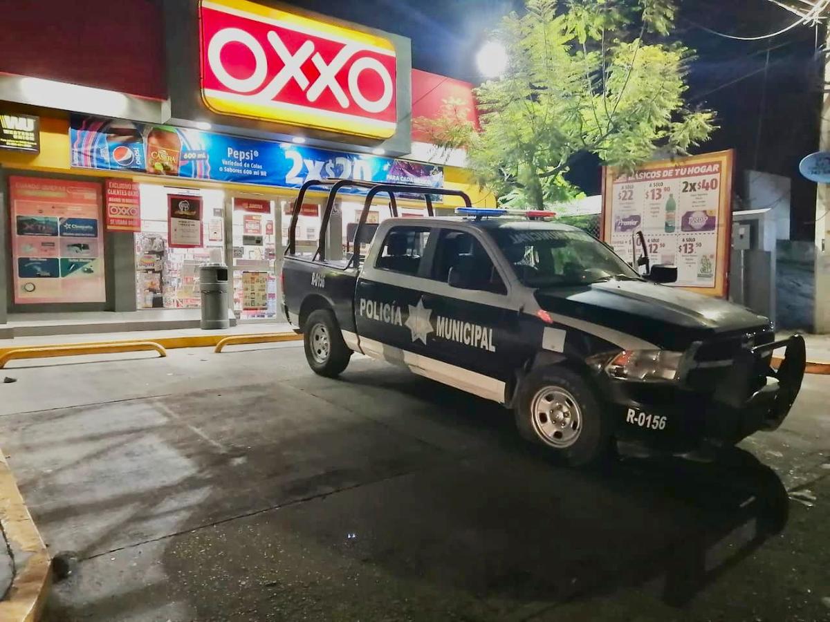 El joven fue detenido tras asaltar dos tiendas Oxxo. (Rogelio Agustín Esteban)