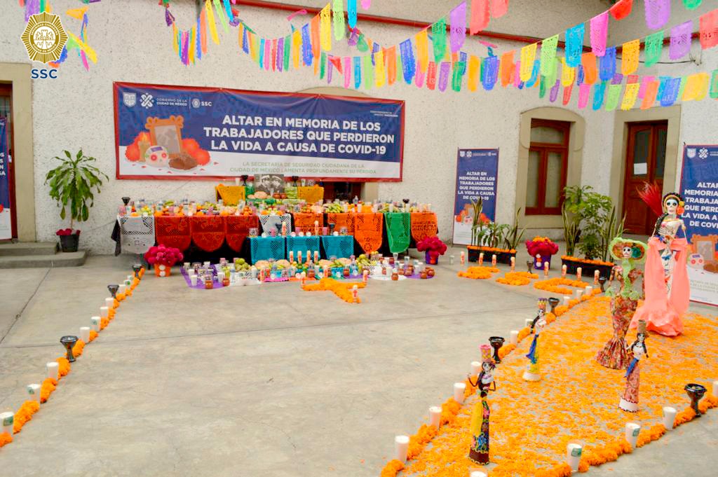 La ofrenda fue colocada en el Museo del Policía./ Cortesía