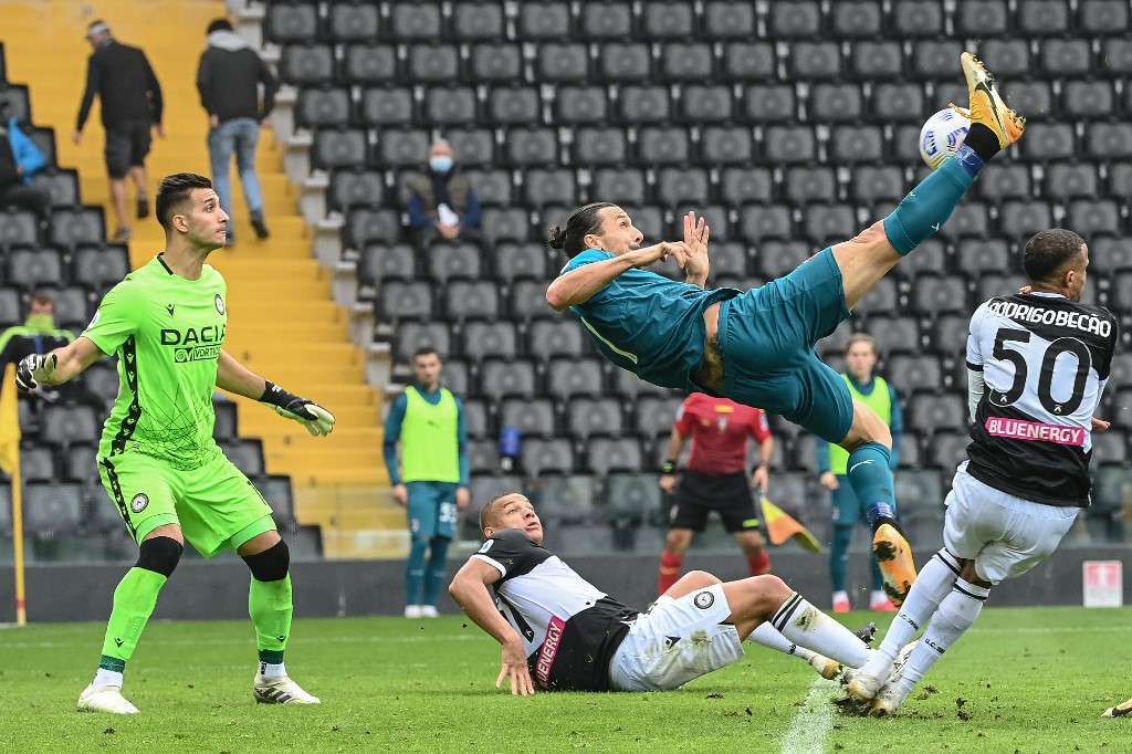 Zlatana Ibrahimovic marcó gran gol en victoria del Milán sobre el Udinese (AFP)