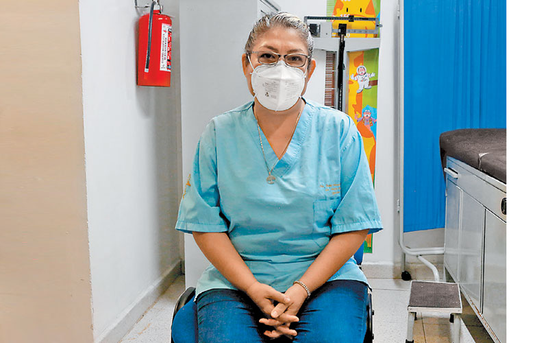 Doctoras y enfermeras, en la primera línea de batalla contra la pandemia. (Ariana Pérez)
