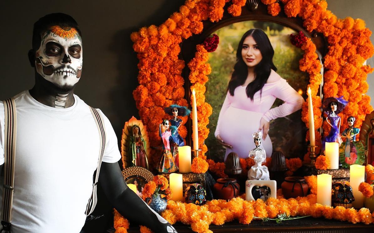 Falleció cuando estaba embarazada, su esposo hace altar para recordarla