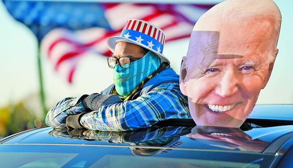 Mañana se enfrentarán en las urnas el republicano y su rival demócrata, Joe Biden. Andrew Harnik/AP