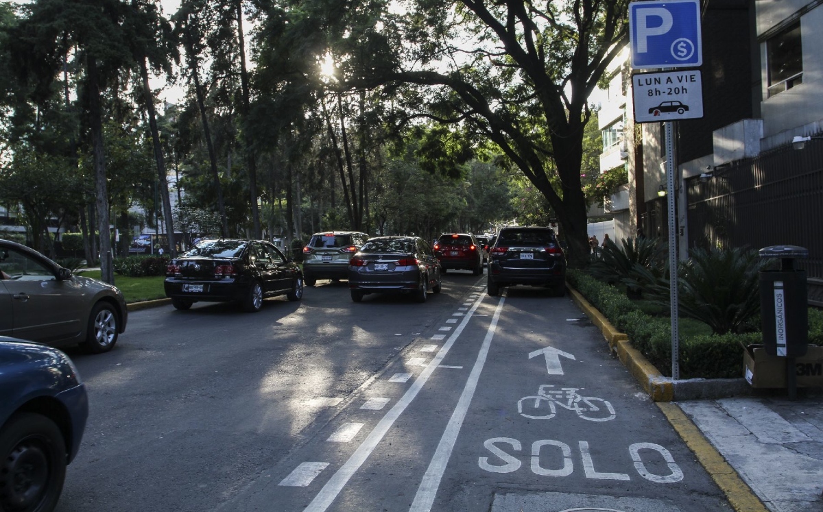 Morena en CdMx va por prohibir apartar lugares en la calle. (Cuartoscuro)