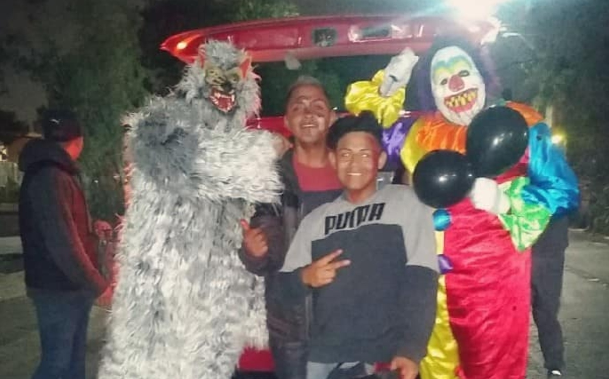A pesar de la pandemia de covid-19, en Ecatepec salen a pedir calaverita. (Especial)